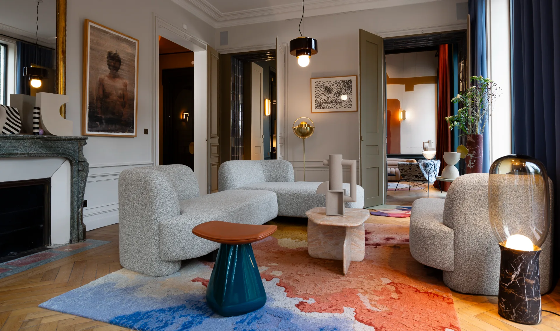 Une enfilade de pièces du showroom, rue Jean Lecanuet à Rouen